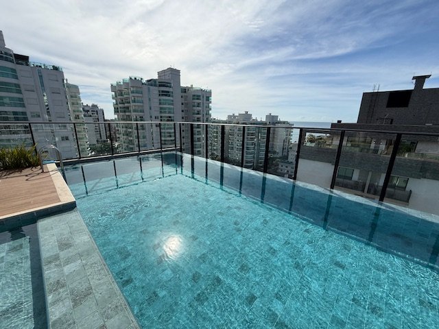 Piscina principal com raia
