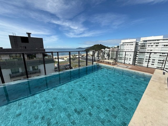 Piscina principal do condomínio