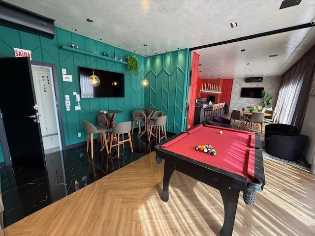 Snooker pub com mesa de sinuca